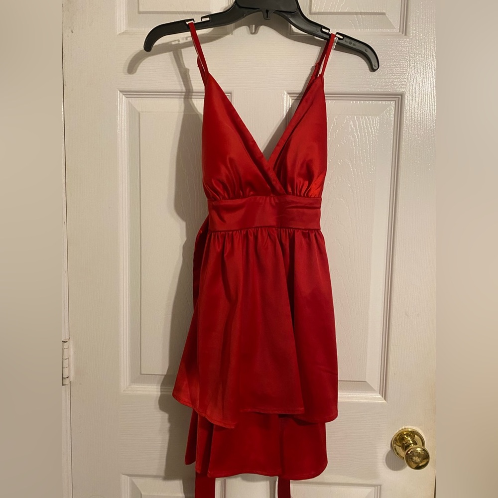 Crisscross back scrappy vneck red mini dress